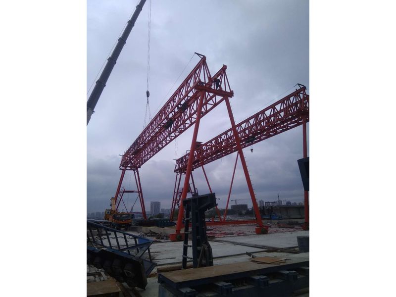 安徽明光至巢湖高速公路滁州段MC-LJ04標(biāo)，采購(gòu)高遠(yuǎn)重型MG8010t-32m-9m龍門吊二臺(tái)、MH10t-32m-9龍門吊三臺(tái)生產(chǎn)中