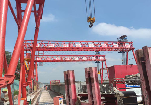 龍門(mén)吊_門(mén)式起重機(jī)軌道要做多大的地基？