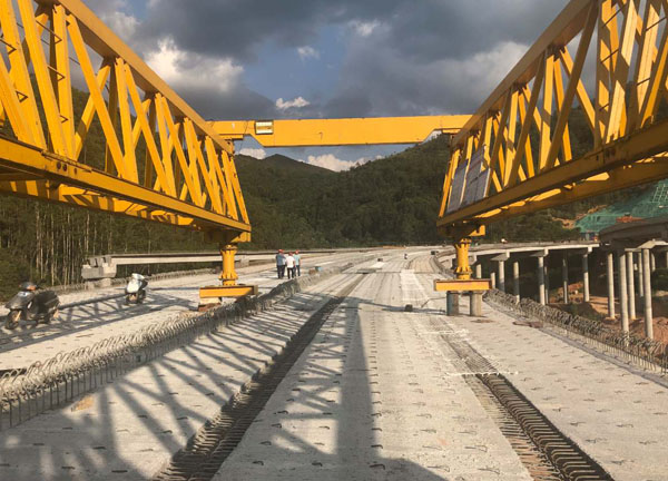 為什么使用無配重過孔架橋機(jī)架橋速度快？